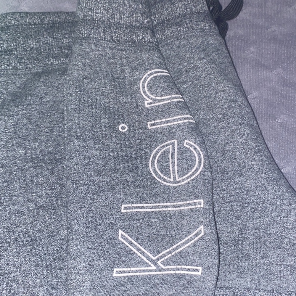 Calvin Klein - Picture 3 of 9